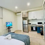 Studio Near Airpot Bay City With Parking