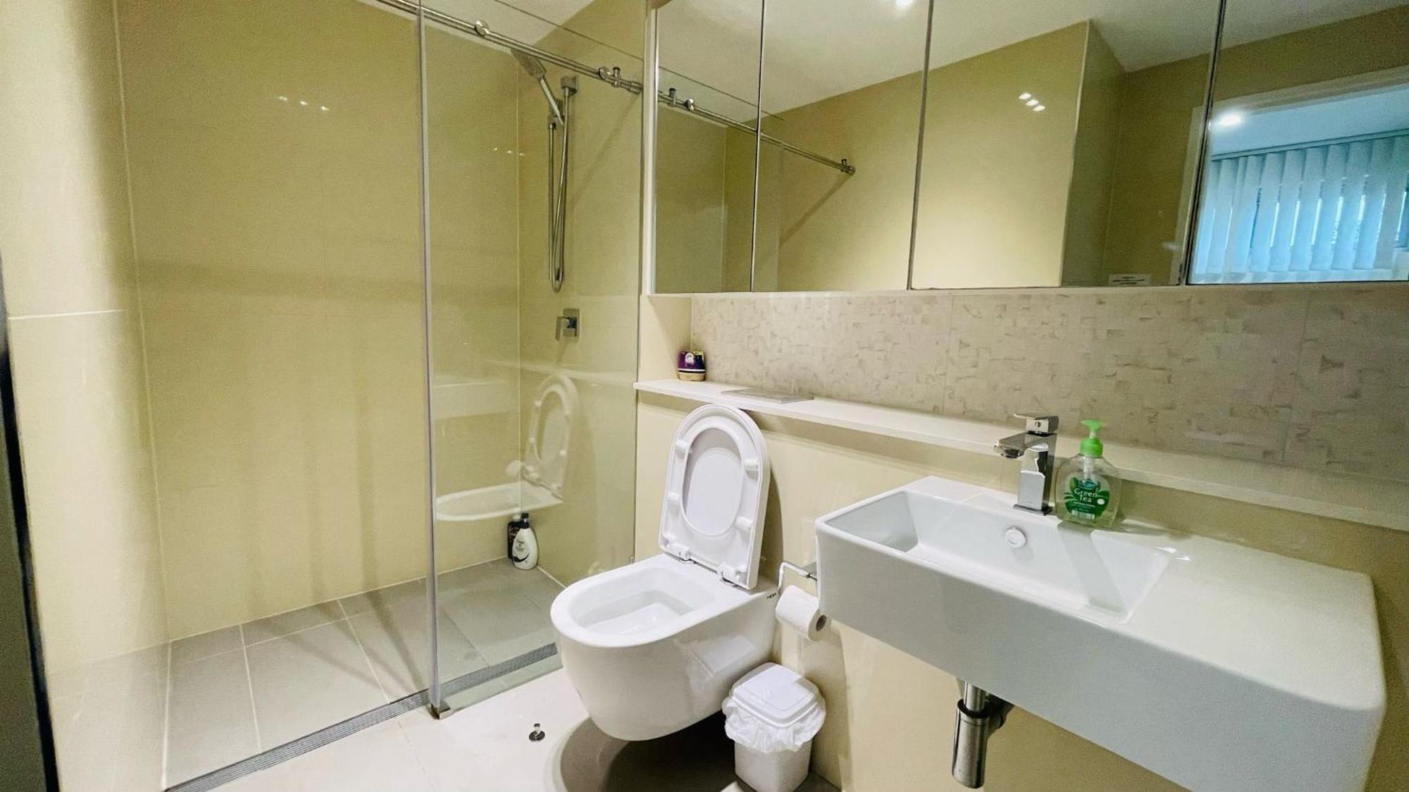Near Airpot Bay With Parking Apartment Sydney