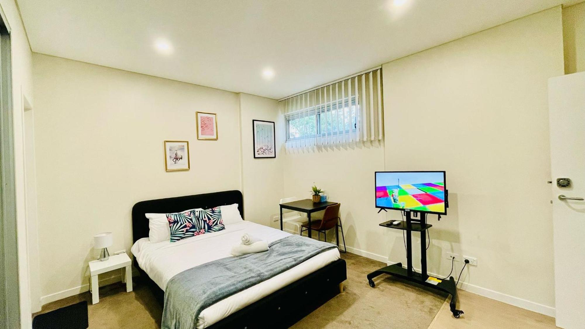 Near Airpot Bay With Parking Sydney
