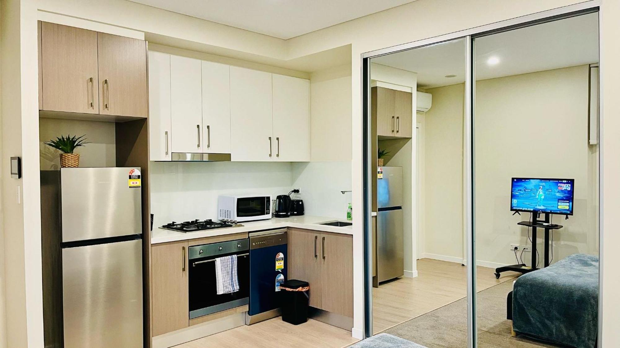 Near Airpot Bay With Parking Apartment *